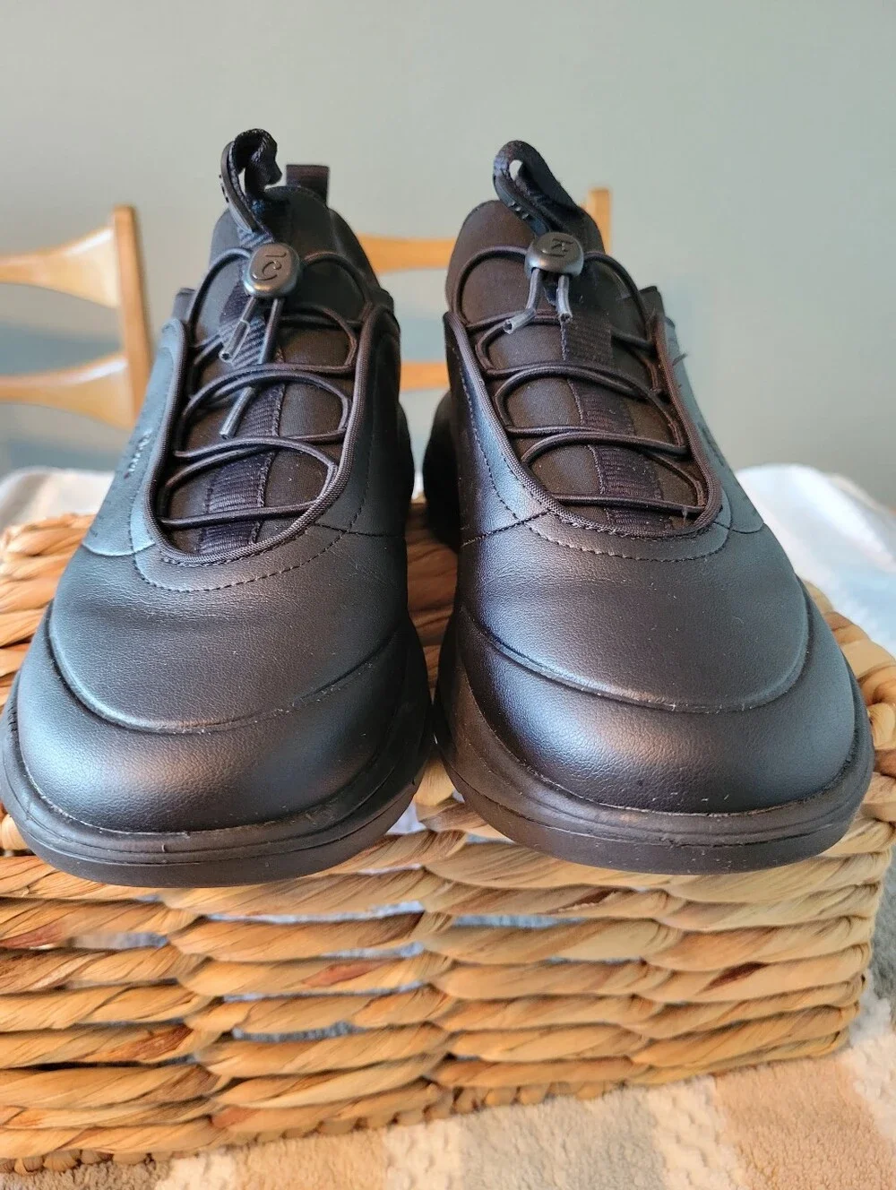 Clove Prima Women's All Black Bungee Athletic Shoe Women's Size 7.5